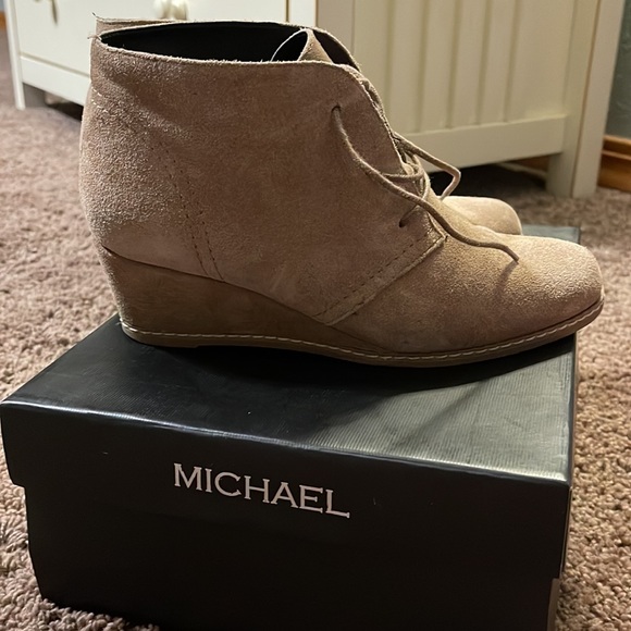 EUC Size 7 Women’s by Michael Shannon Rebeka Taupe Lace Up Wedge Bootie - Picture 6 of 15